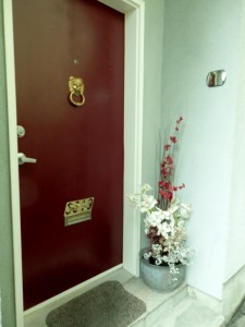 Keeping your entrance clean and clear can bring opportunities to your door.